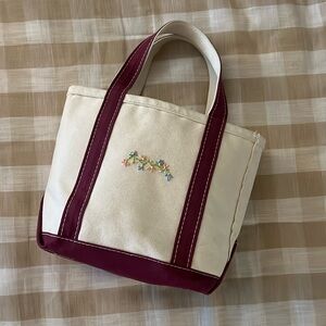 L.L.Bean Small Boat and Tote With Embroidered Flower Chain